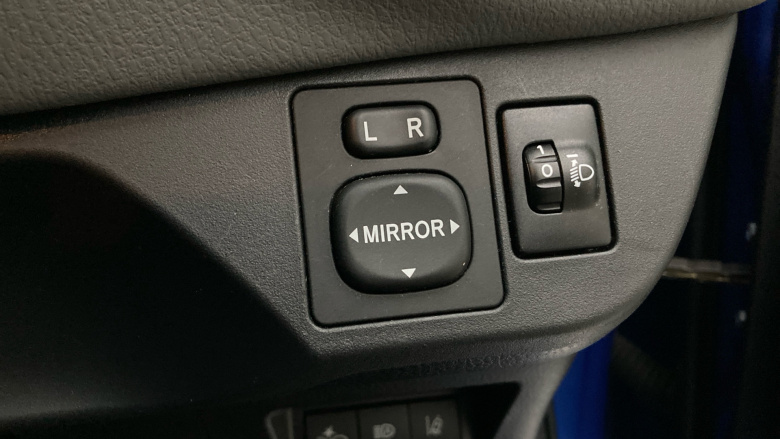 Toyota Yaris 1.5 VVT-i Icon Tech 5dr Petrol Hatchback